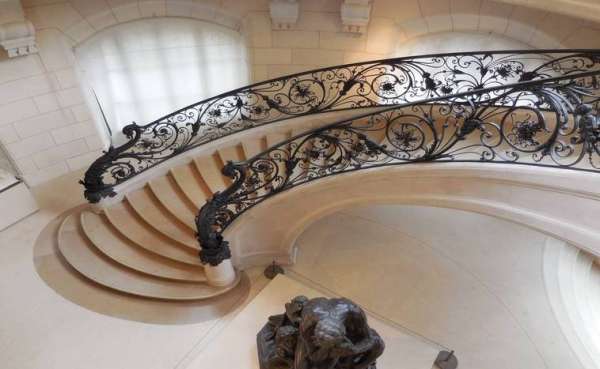 Мраморные лестницы в интерьере: разнообразие материалов и дизайна