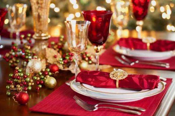 Сервировка новогоднего стола: основные цвета, правила и приемы декора