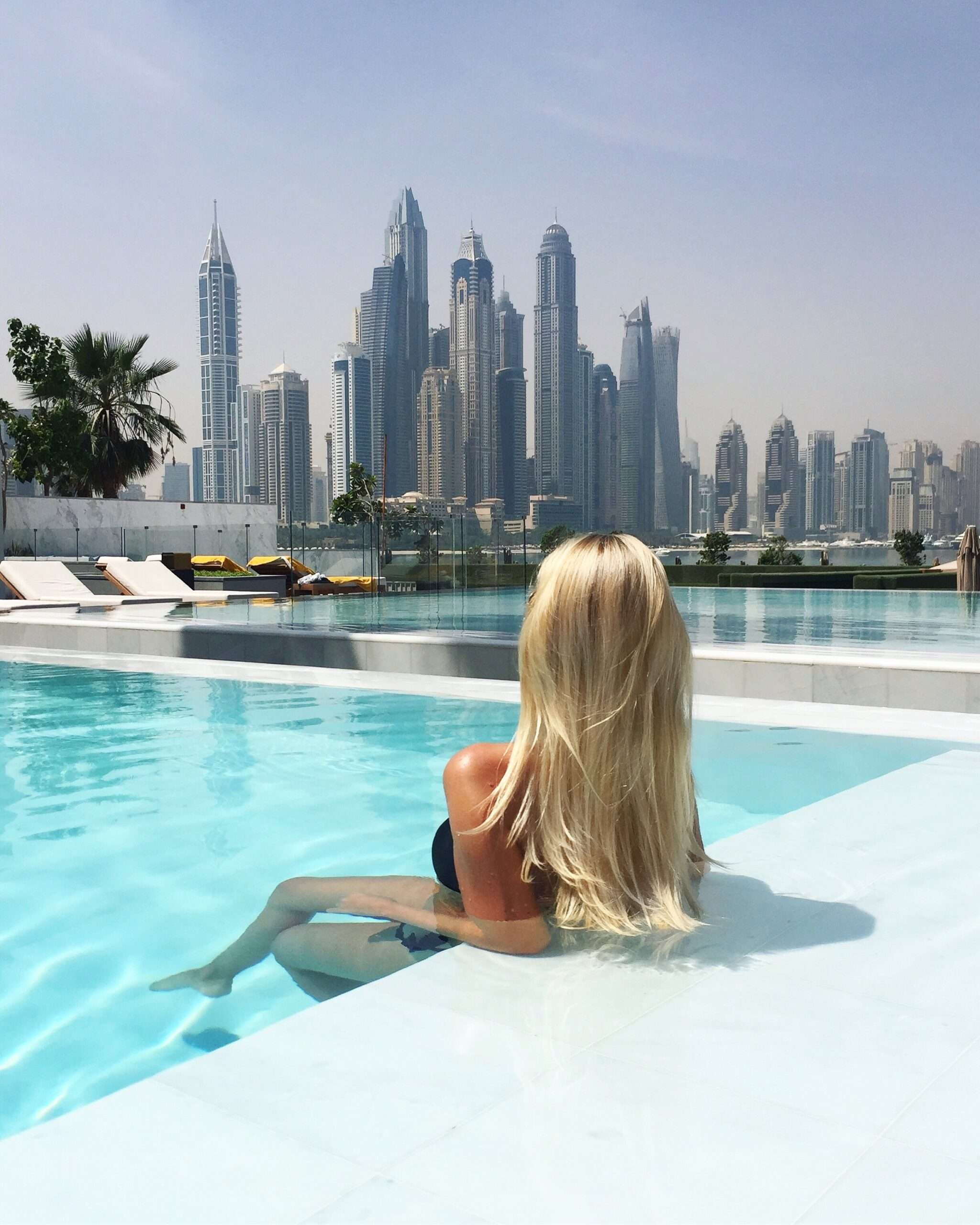 Working beautiful girls m in Dubai: in-demand professions and employment advice