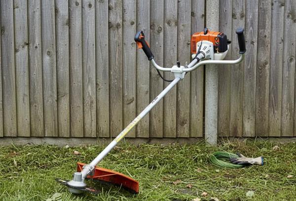 ТОП-15 лучших бензиновых триммеров: рейтинг 2025 года и советы по выбору